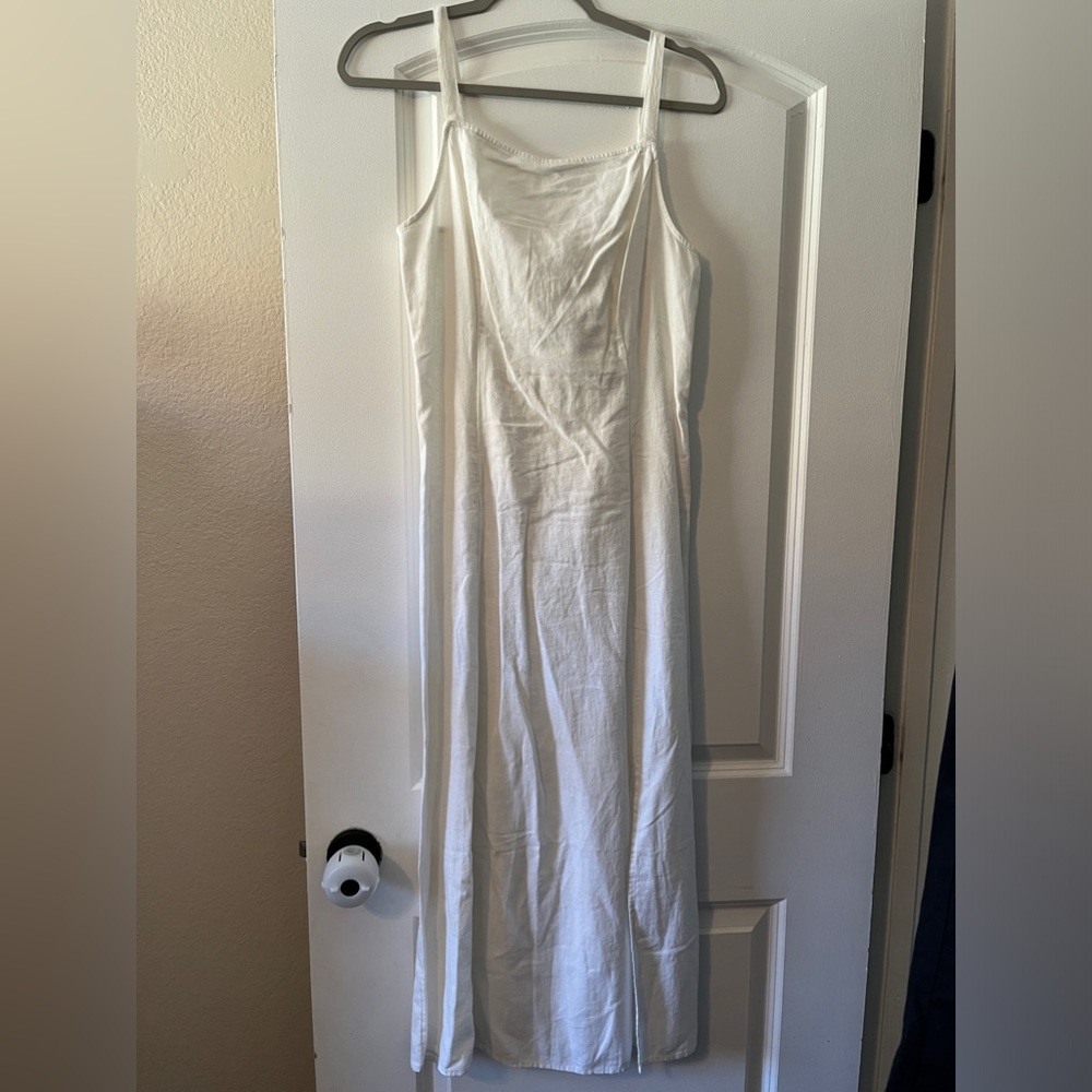 Women white linen dress